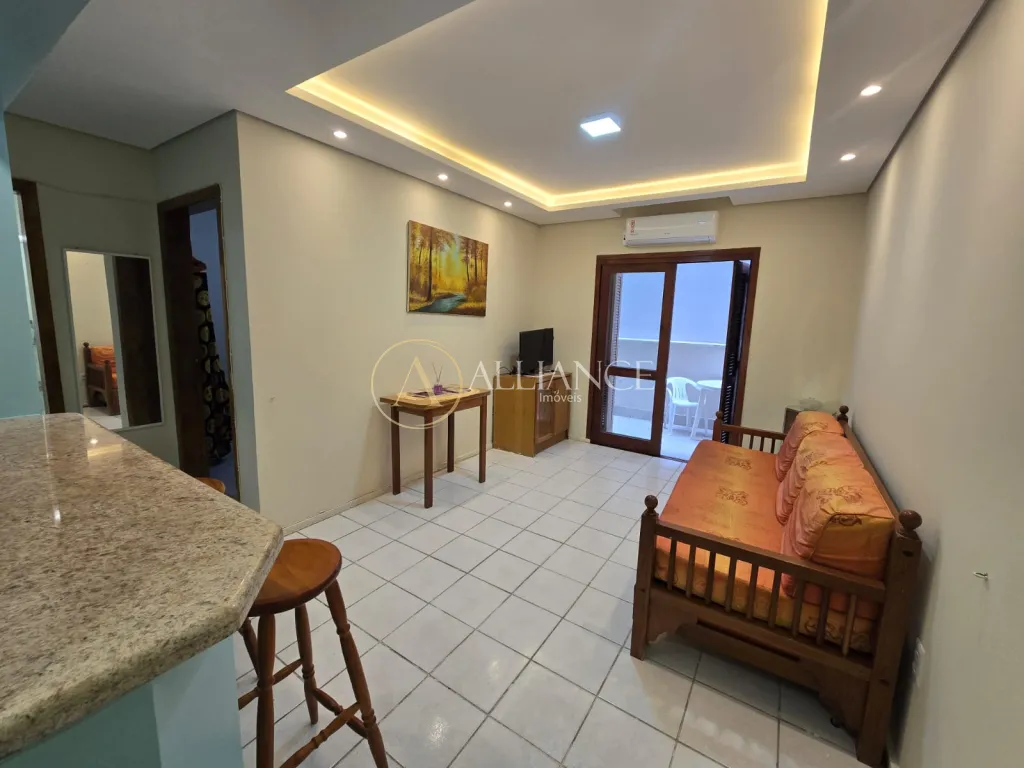 Apartamento de 1 Dormitório com Terraço a 3 Quadras do Mar — foto 1