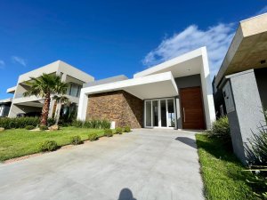 Casa em Condomínio em Capão Da Canoa